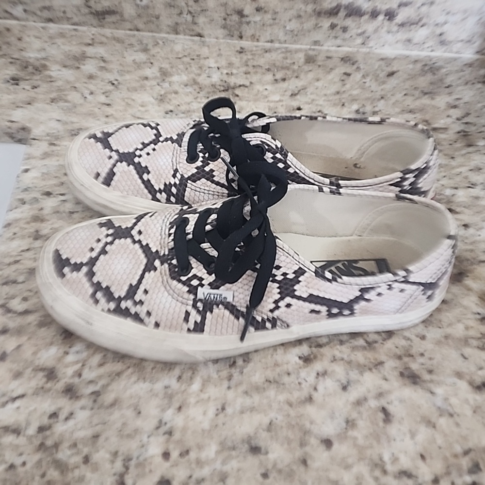 Vans 7.5 Snake print